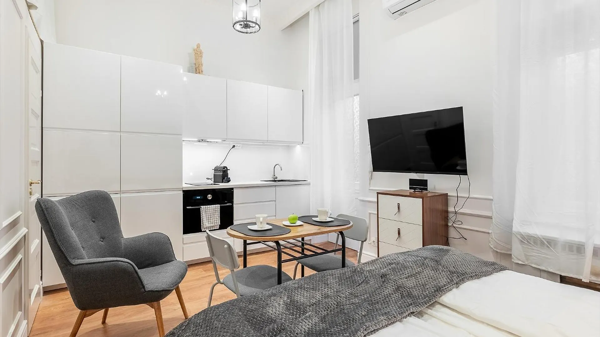 3 Bedroom Classical Apartment With A Modern Touch 2Unit Budapest 0*,  Hungary