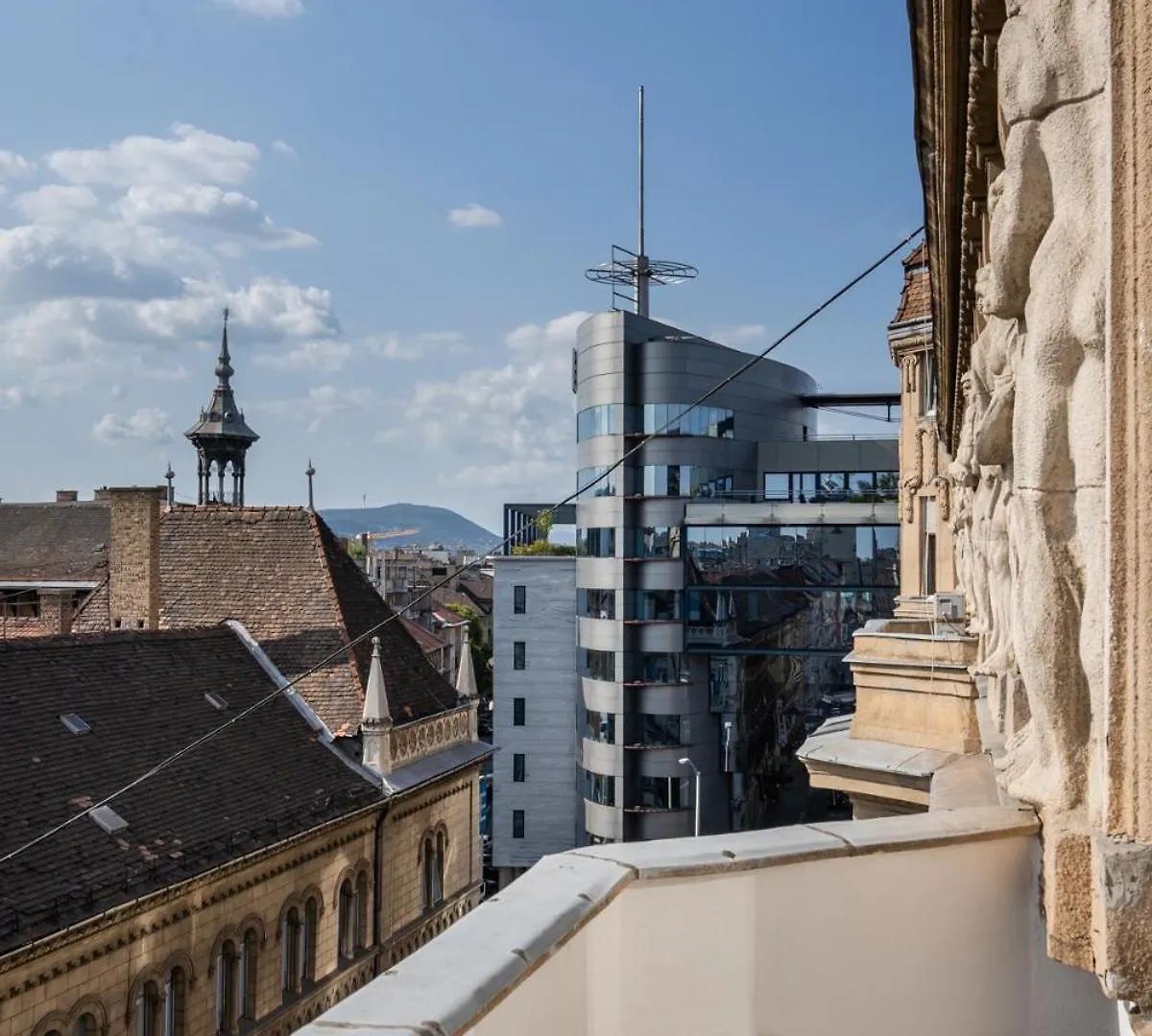 3 Bedroom Classical Apartment With A Modern Touch 2Unit Budapest 0*,  Hungary