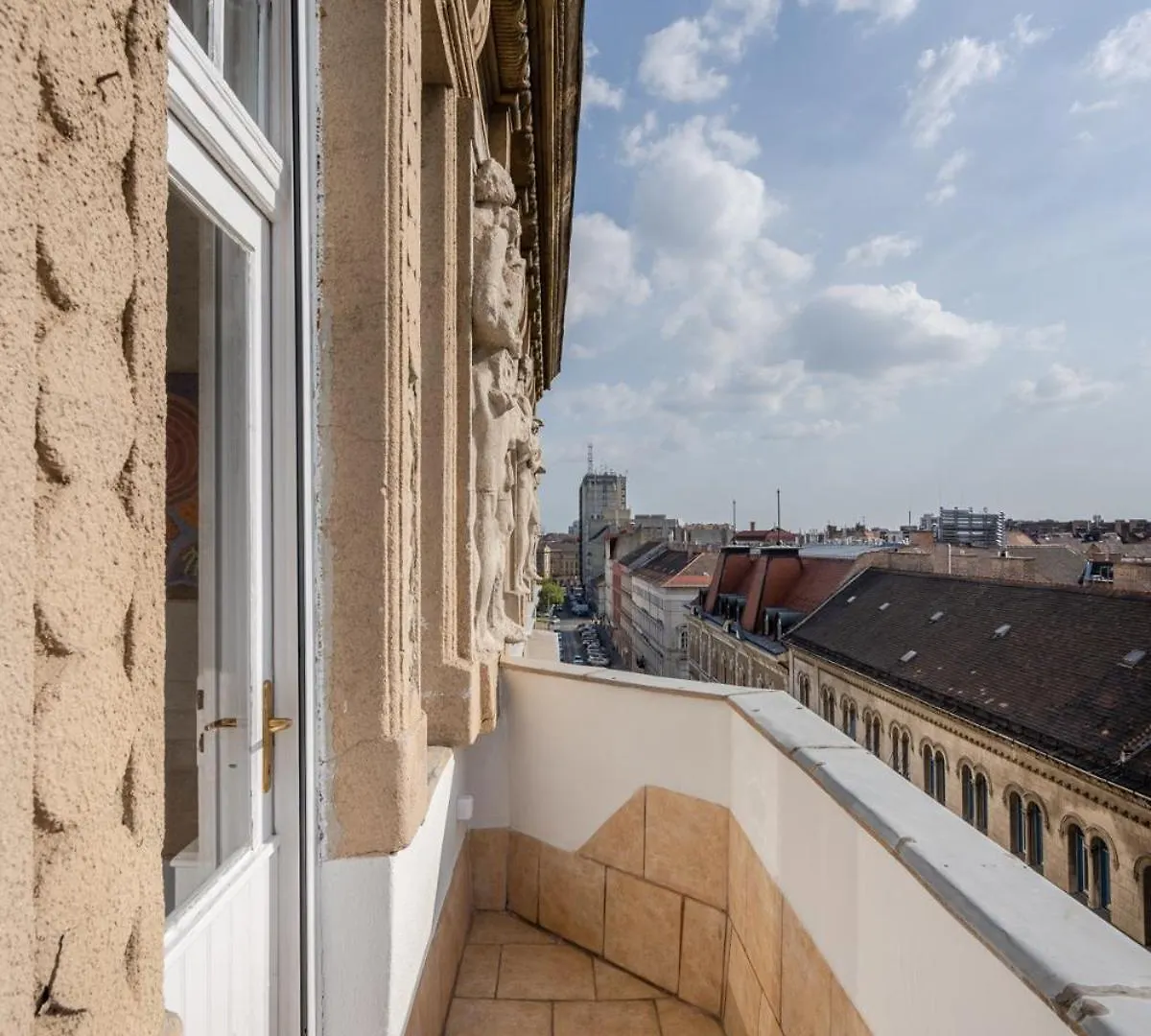 3 Bedroom Classical Apartment With A Modern Touch 2Unit Budapest Hungary