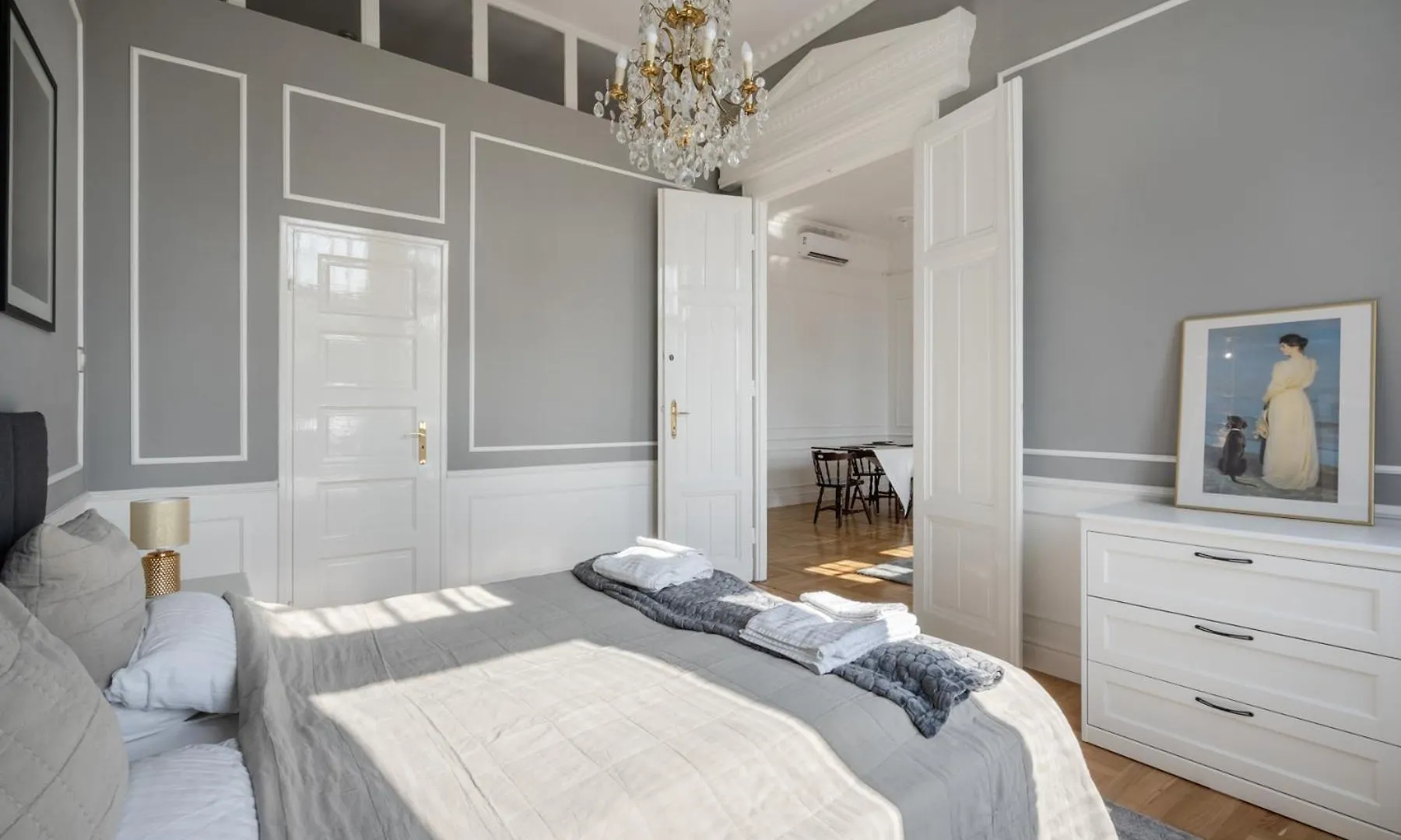 3 Bedroom Classical Apartment With A Modern Touch 2Unit Budapeşte