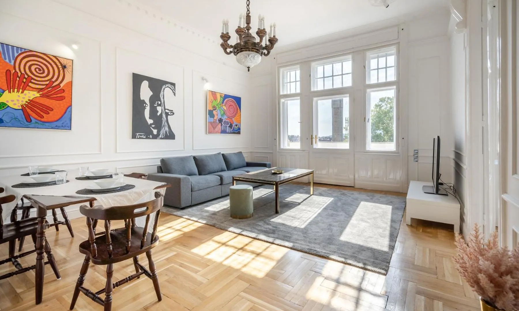 3 Bedroom Classical Apartment With A Modern Touch 2Unit Budapeşte